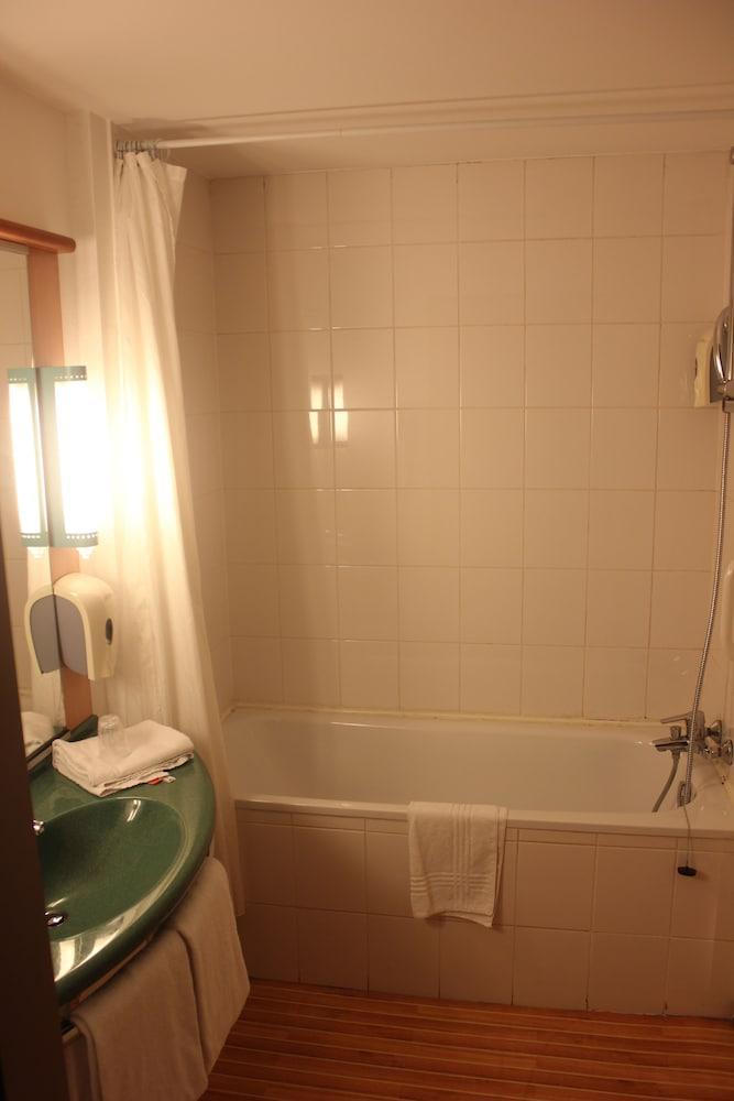 B&B Hotel Mons Gare Экстерьер фото