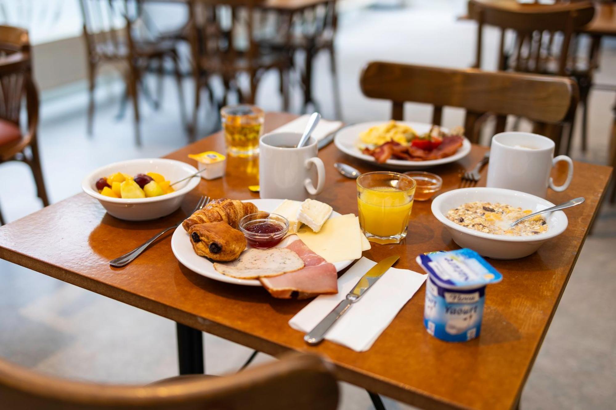 B&B Hotel Mons Gare Экстерьер фото